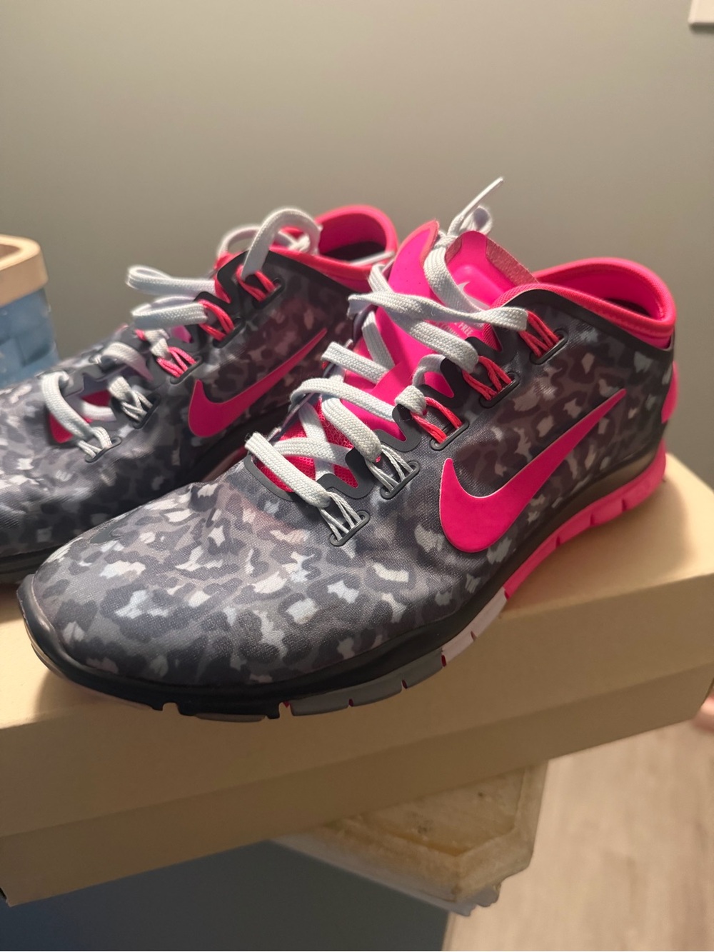 Nike Women’s Gray Camo Athletic Shoes with Hot Pink Swoosh